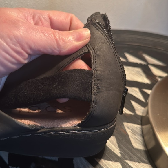 SOUL Naturalizer Black Sandals - Picture 12 of 12